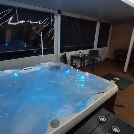 Apartament - Jacuzzi Жешув Экстерьер фото