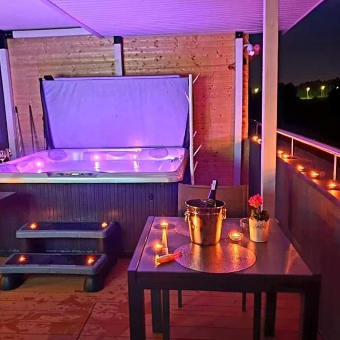 Apartament - Jacuzzi Жешув Экстерьер фото