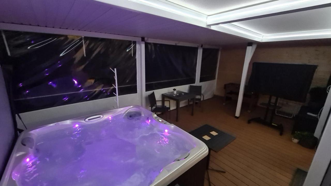 Apartament - Jacuzzi Жешув Экстерьер фото