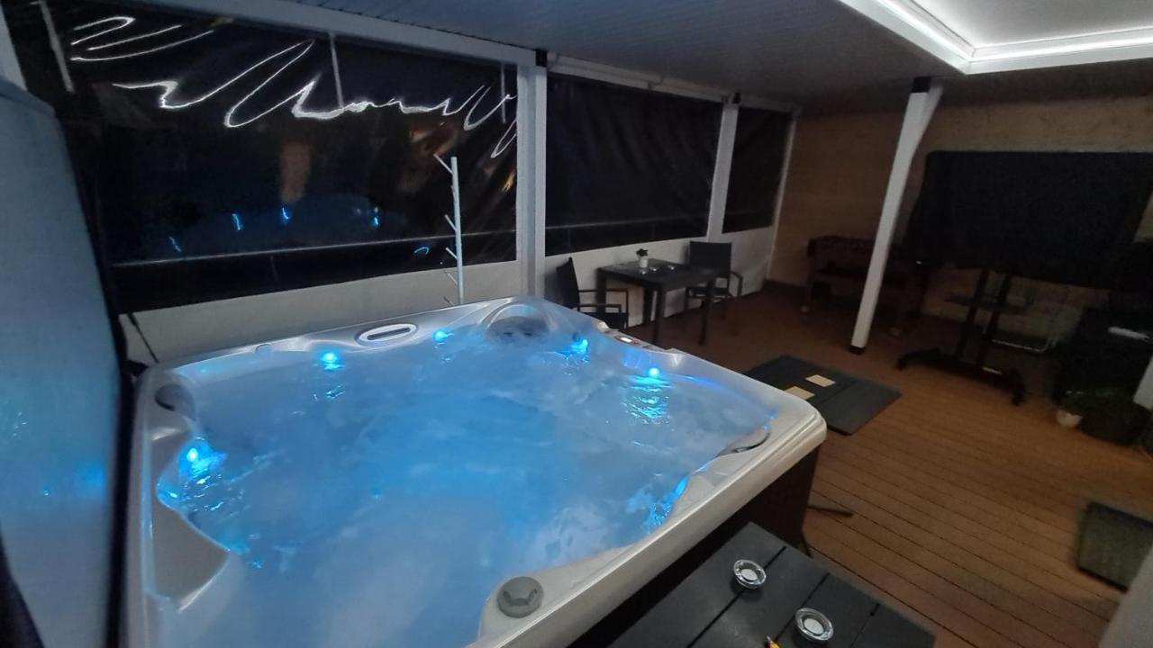 Apartament - Jacuzzi Жешув Экстерьер фото
