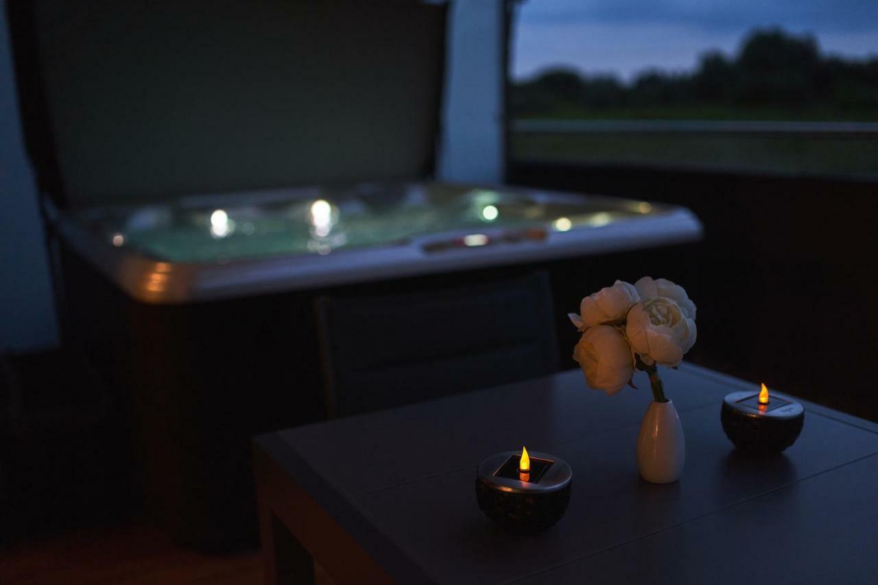 Apartament - Jacuzzi Жешув Экстерьер фото