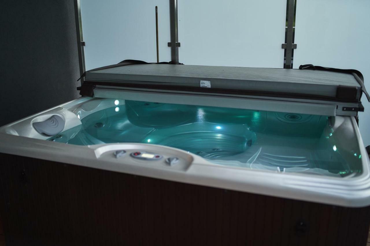 Apartament - Jacuzzi Жешув Экстерьер фото